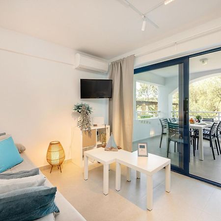 Blue & White Velvet 20M From The Beach Danilia Exterior foto