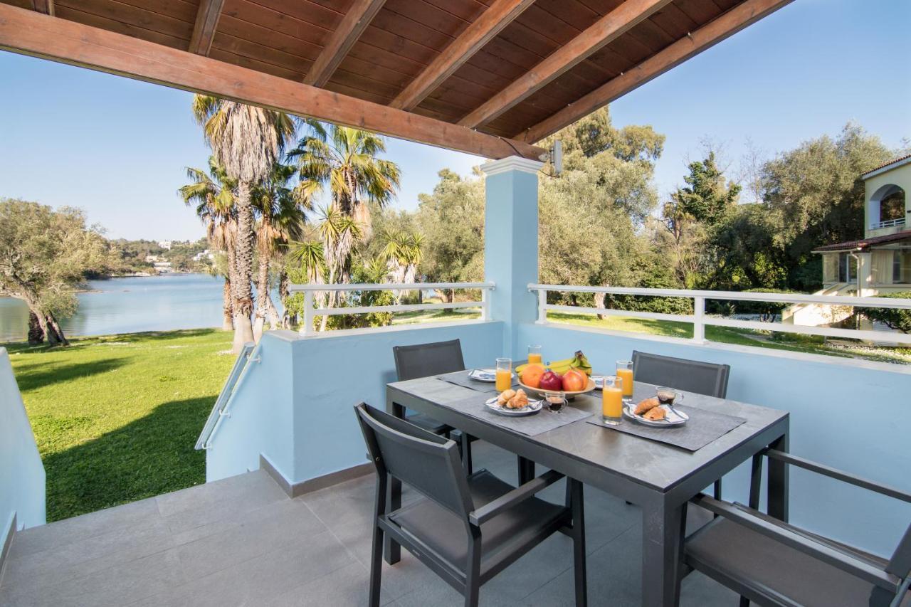 Blue & White Velvet 20M From The Beach Danilia Exterior foto