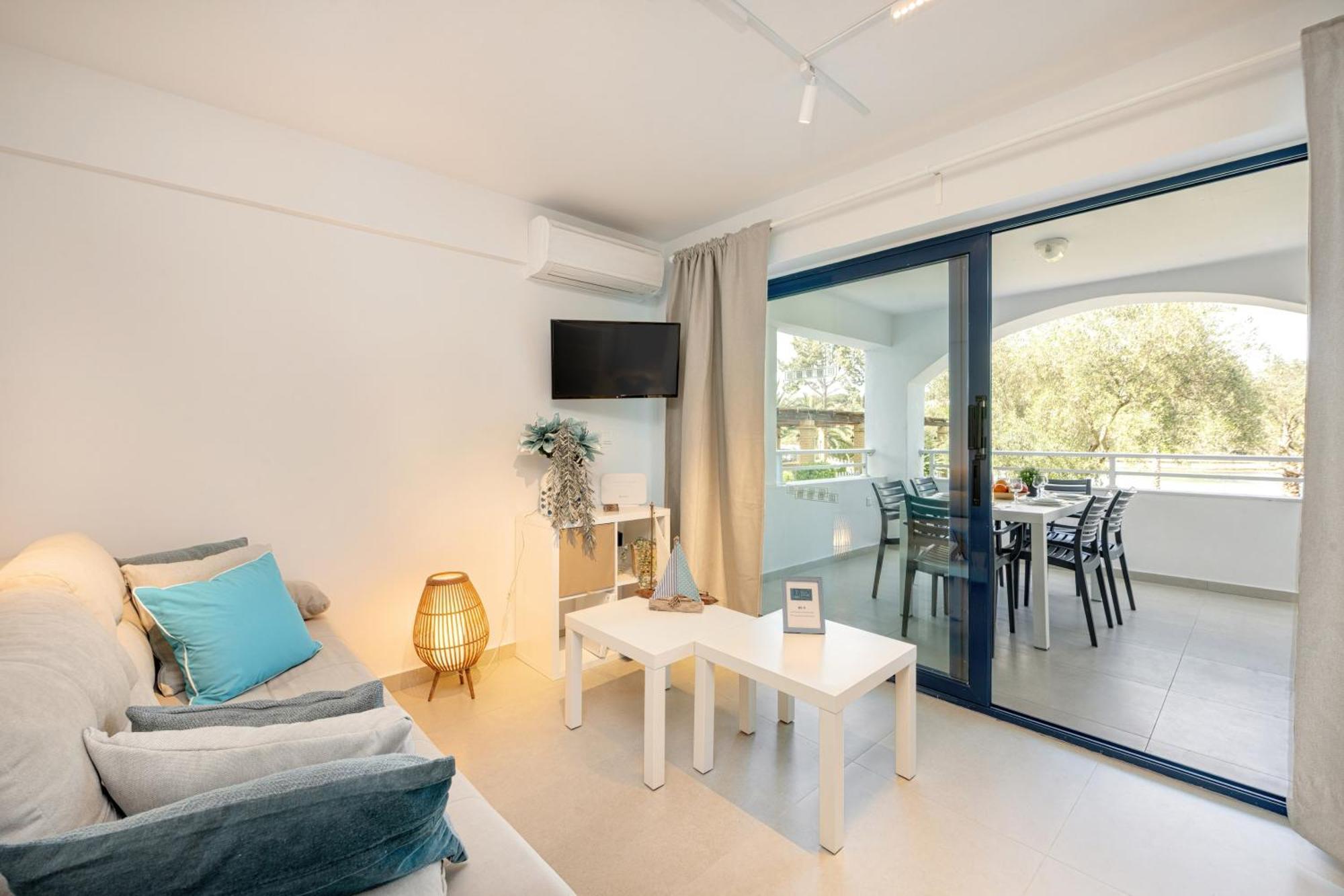 Blue & White Velvet 20M From The Beach Danilia Exterior foto