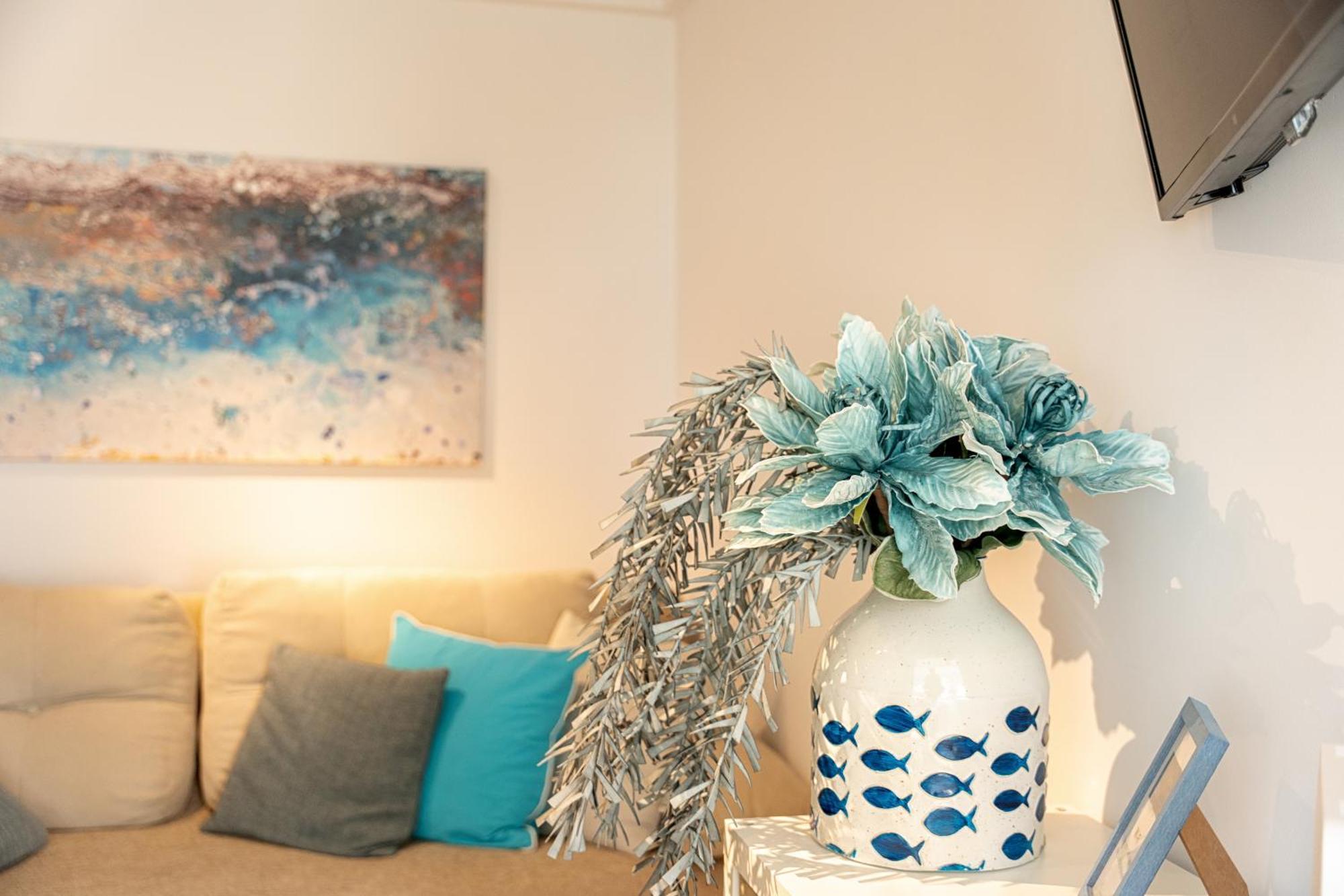 Blue & White Velvet 20M From The Beach Danilia Exterior foto
